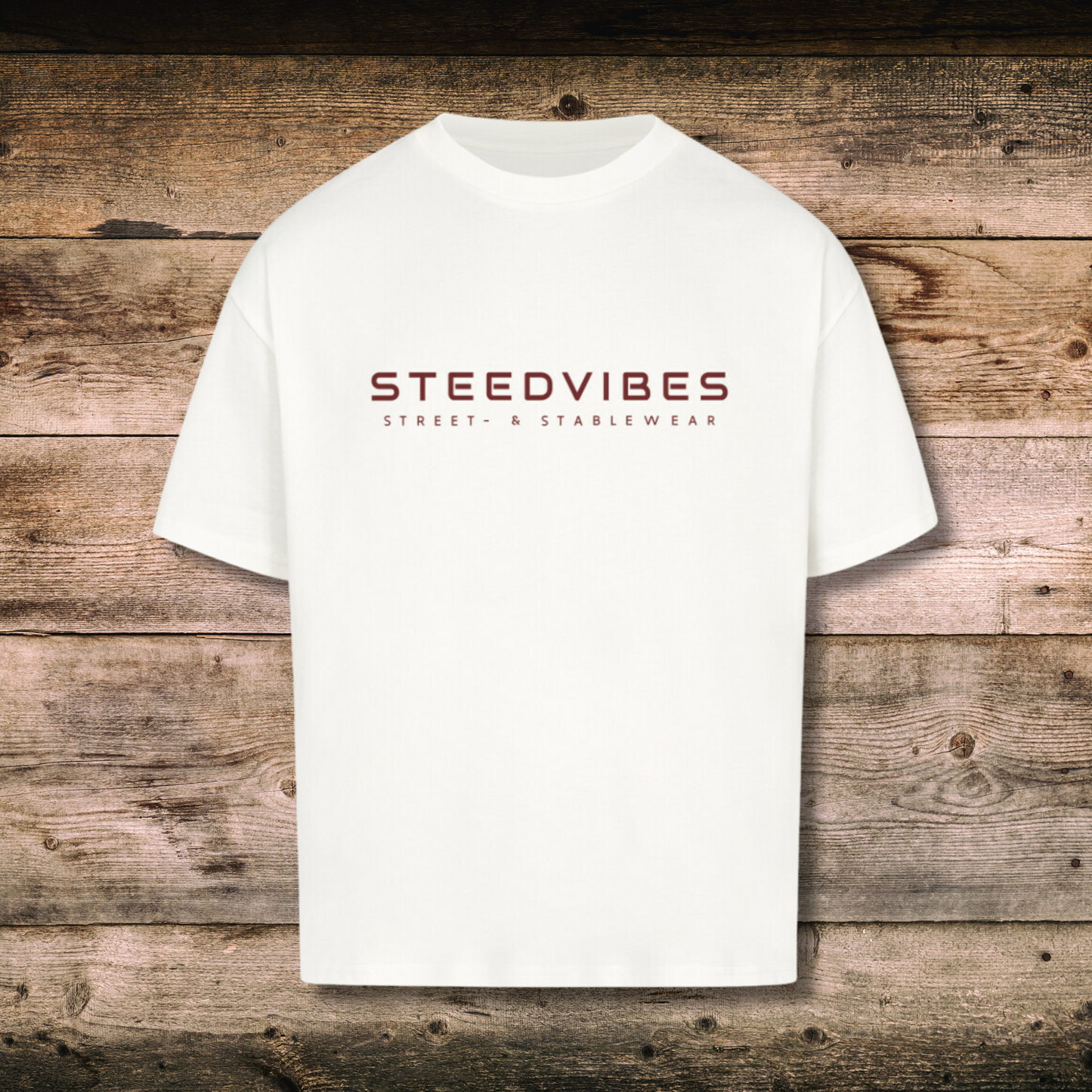 Oversized Herren-Shirt mit Basic Logo in Weiß auf Holz