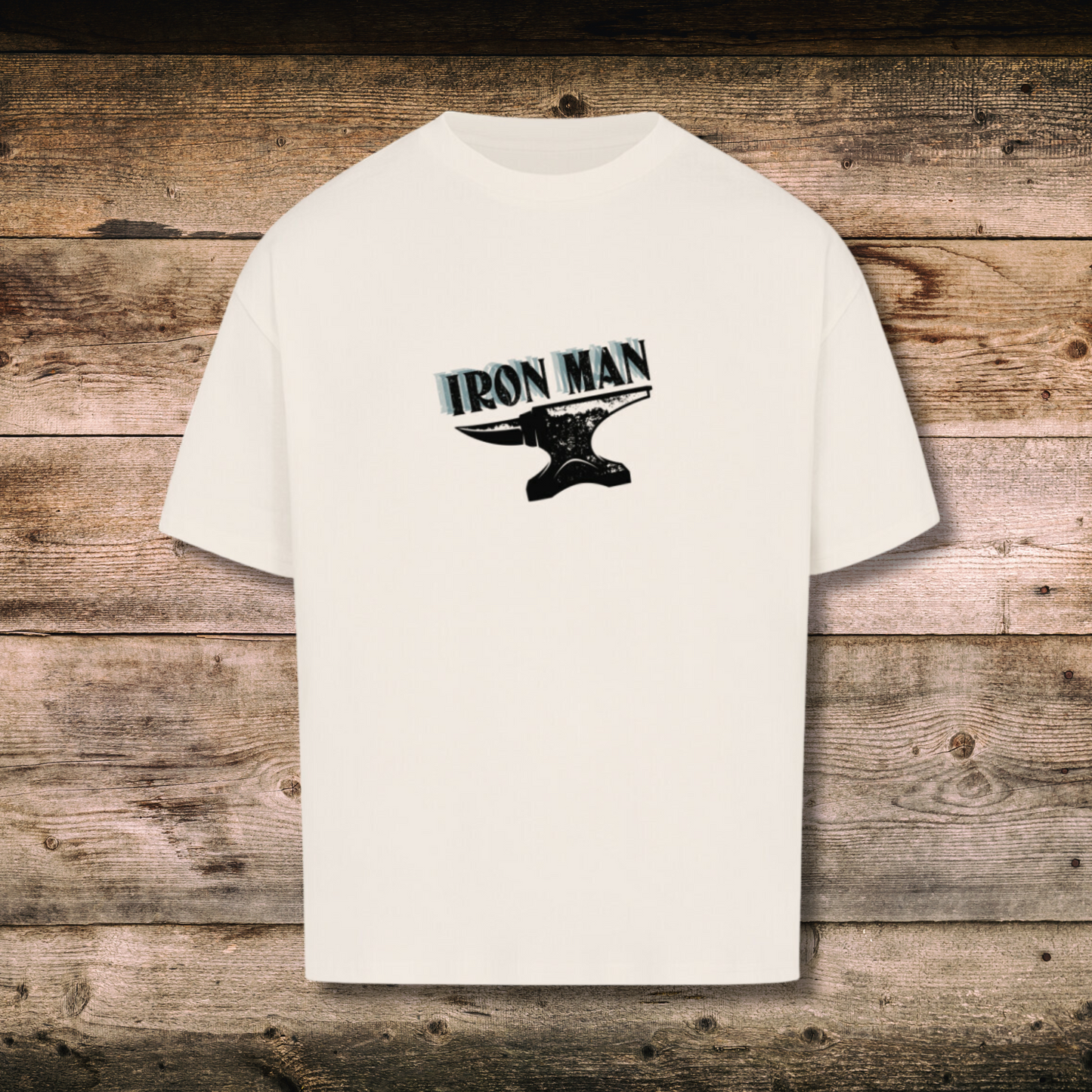 Oversized Herren-Shirt IRON MAN in Natural auf Holz