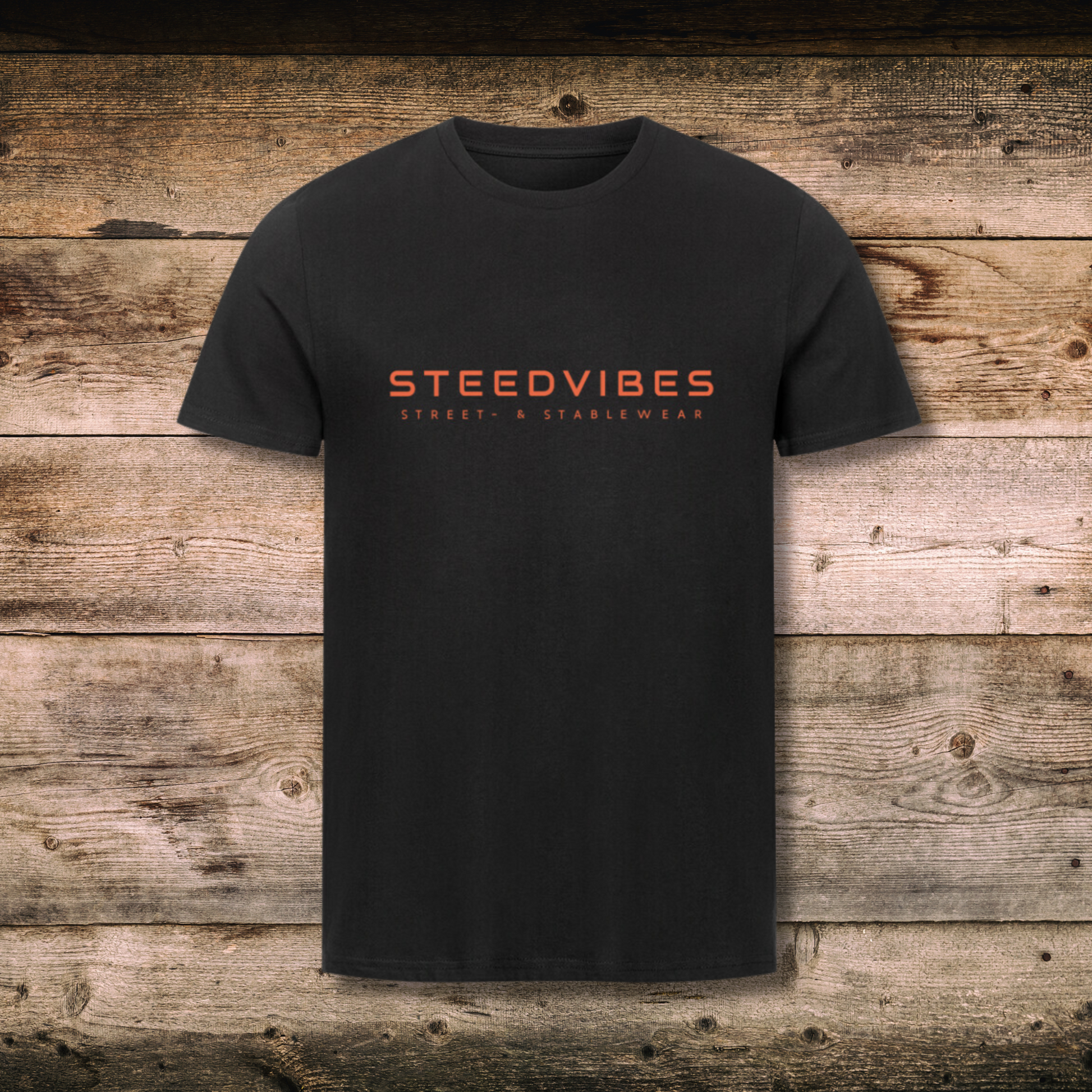 Fitted Herren-BIO-Shirt mit BASIC LOGO in Schwarz auf Holz
