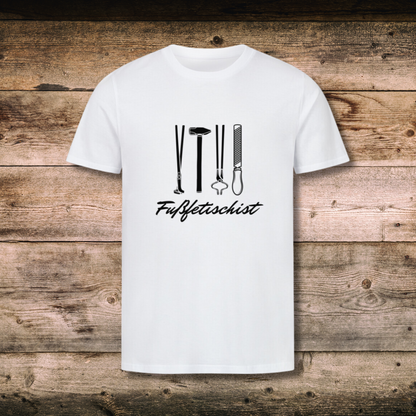 Fitted BIO-Shirt mit Spruch FUSSFETISCHIST in Weiss auf Holz