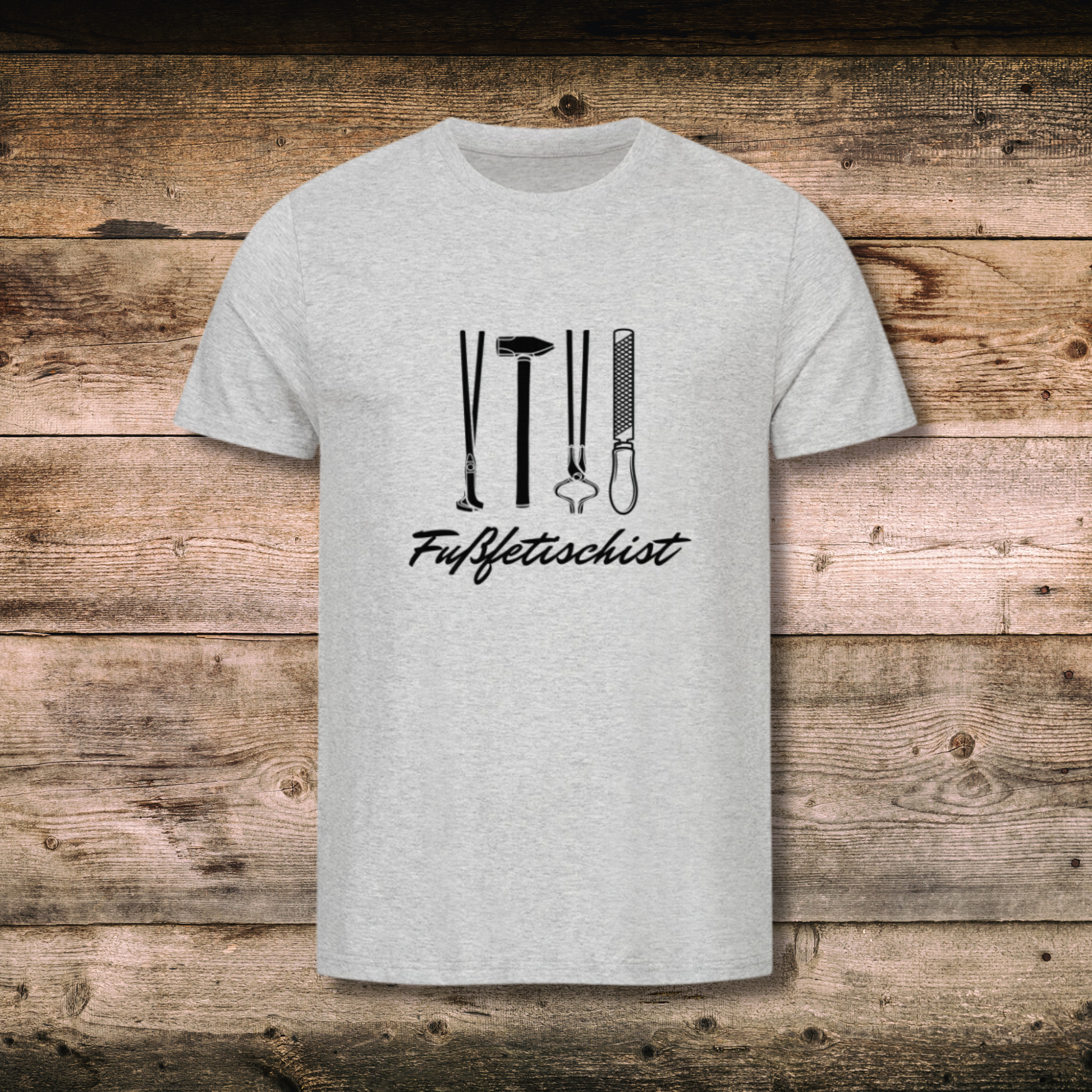 Fitted BIO-Shirt mit Spruch FUSSFETISCHIST in Grau auf Holz
