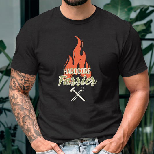 Mockup - Fitted BIO-Shirt mit Spruch HARDCORE FARRIER in Schwarz
