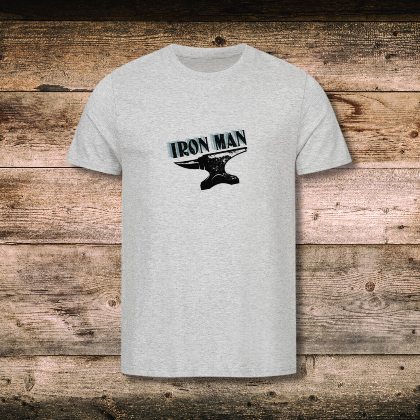 Fitted Herren-BIO-Shirt mit Spruch IRONMAN in Grau auf Holz