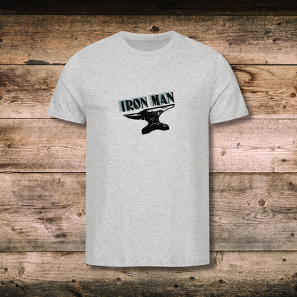 Fitted Herren-BIO-Shirt mit Spruch IRONMAN in Grau auf Holz