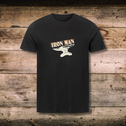 Fitted Herren-BIO-Shirt mit Spruch IRONMAN in Schwarz auf Holz
