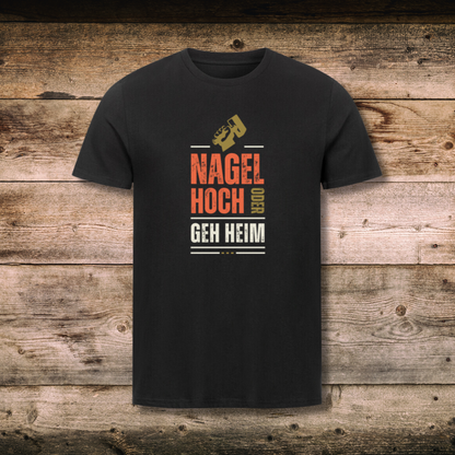 Fitted Herren-BIO-Shirt mit Spruch NAGEL HOCH in Schwarz auf Holz