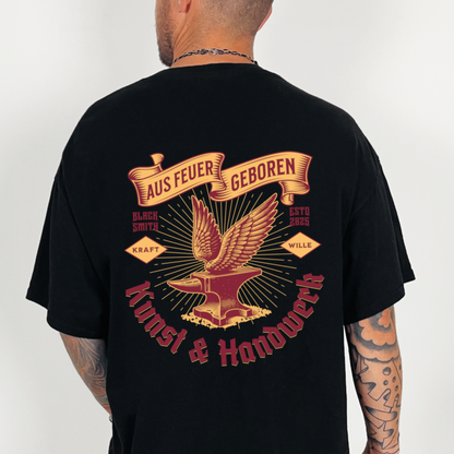 Mockup - Oversized Herren-Shirt AUS FEUER GEBOREN in Schwarz