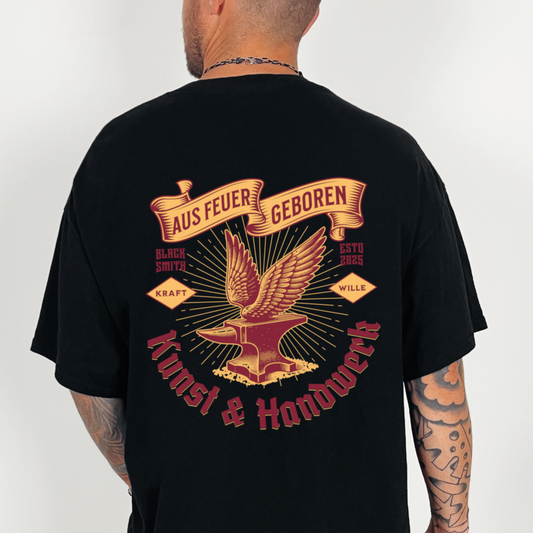 Mockup - Oversized Herren-Shirt AUS FEUER GEBOREN in Schwarz