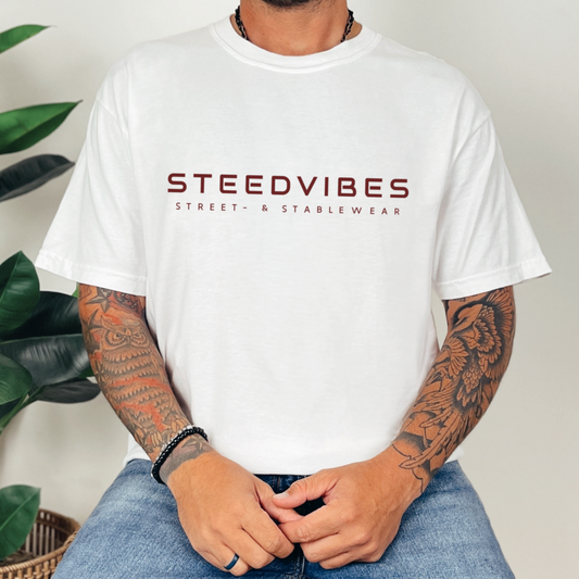 Mockup - Oversized Herren-Shirt mit Basic Logo in Weiß