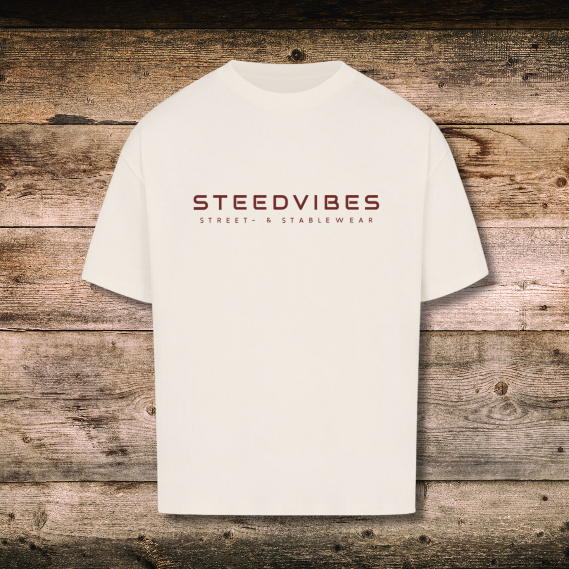 Oversized Herren-Shirt mit Basic Logo in Natural auf Holz