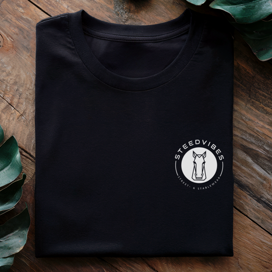 Mockup - Fitted BIO-Shirt mit BASIC LOGO in Schwarz