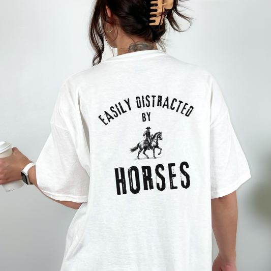 Mockup - Oversized Damen-Shirt EASILY DISTRACTED in Weiss