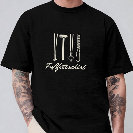 Mockup - Oversized Herren-Shirt FUSSFETISCHIST in Schwarz