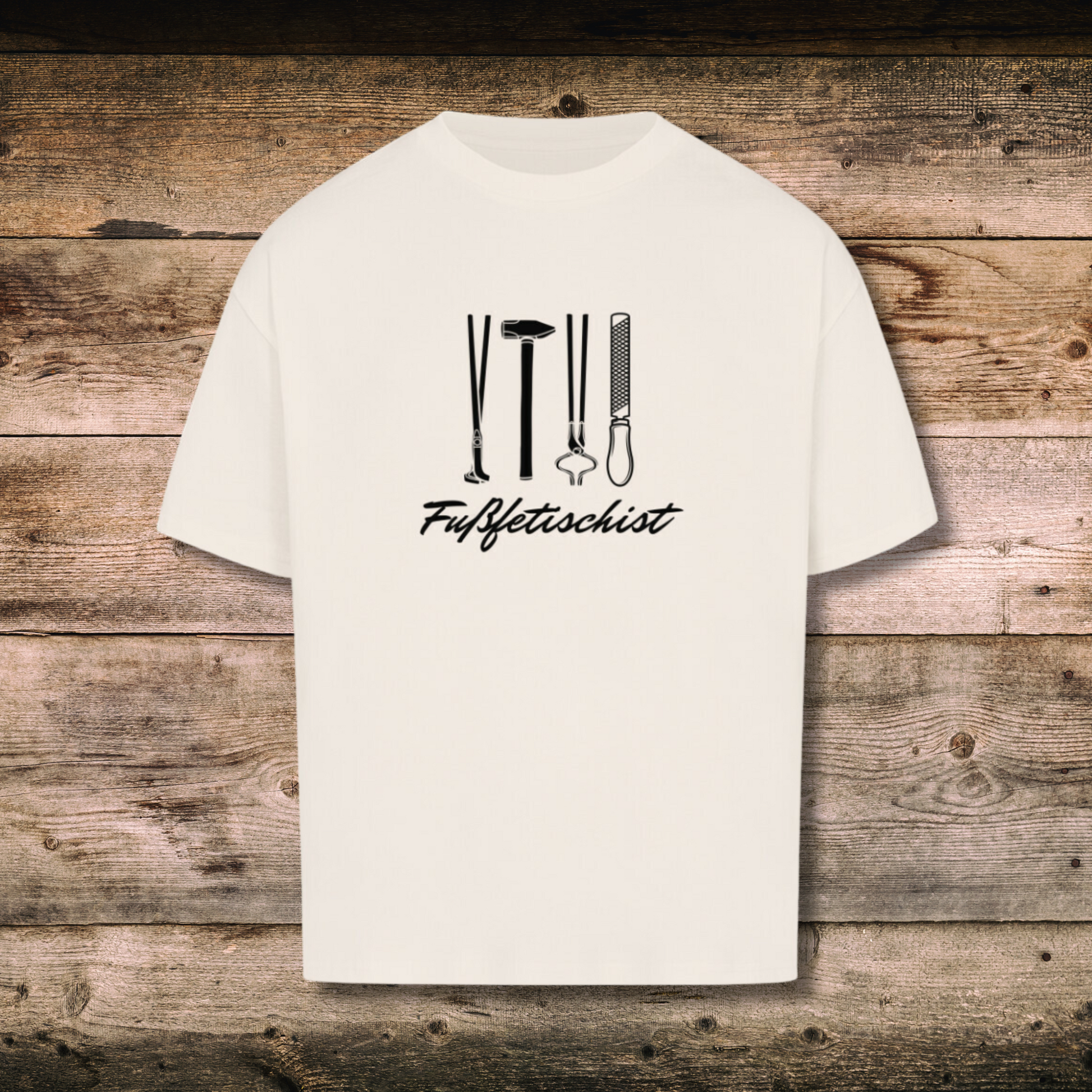 Oversized Herren-Shirt FUSSFETISCHIST in Natural auf Holz