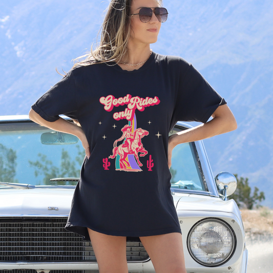 Mockup - Oversized Damen-Shirt GOOD RIDES ONLY in Schwarz