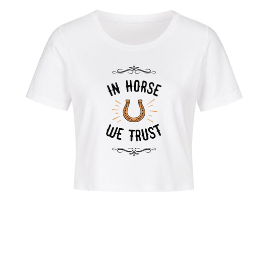 Cropped Shirt mit Spruch IN HORSE WE TRUST in Weiss vorne