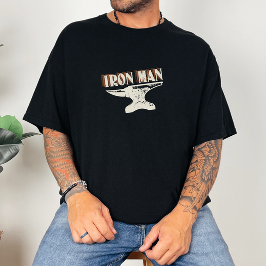 Mockup - Oversized Herren-Shirt IRON MAN in Schwarz