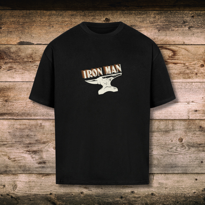 Oversized Herren-Shirt IRON MAN in Schwarz auf Holz