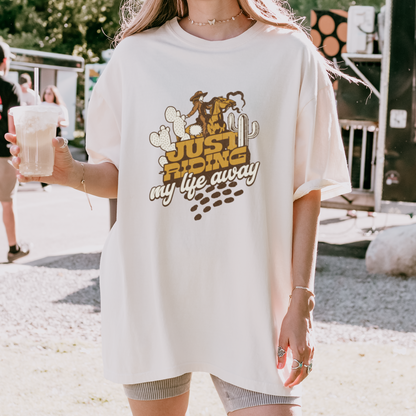 Mockup - Oversized Damen-Shirt JUST RIDING in Natural