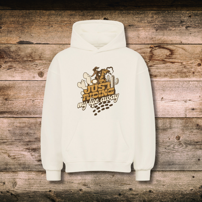 Oversized Damen-Hoodie JUST RIDING in Natural auf Holz