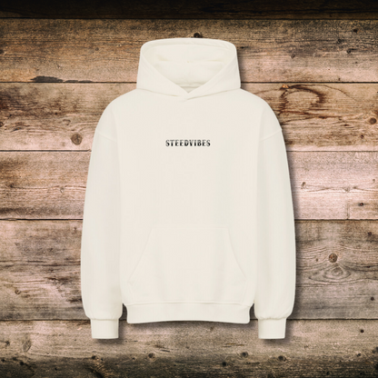 Oversized Damen-Hoodie LUCKY GIRL in Natural vorne auf Holz