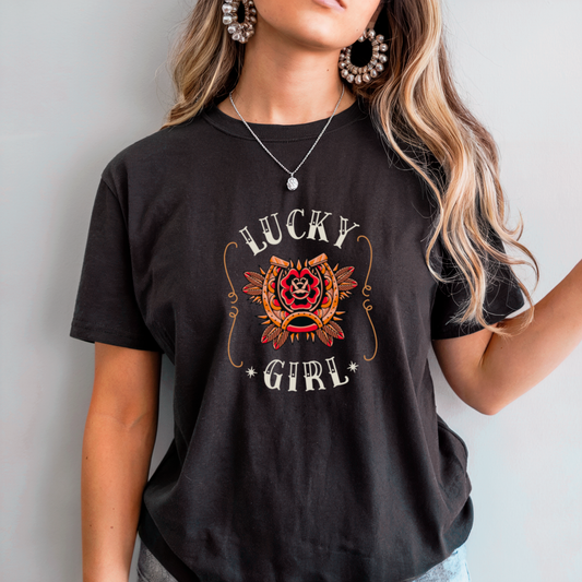 Mockup - Fitted BIO-Shirt mit Spruch LUCKY GIRL in Schwarz