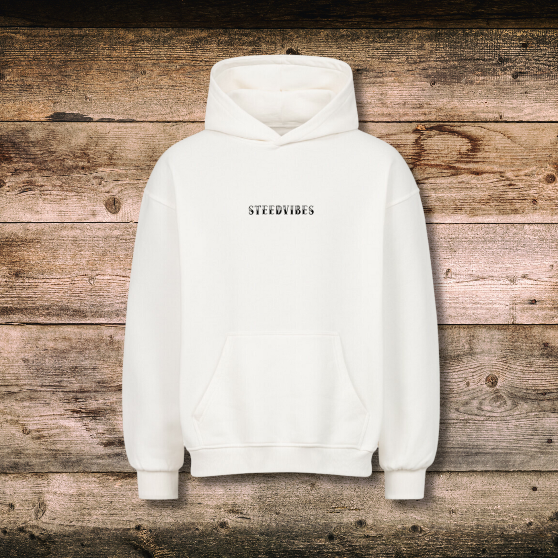 Oversized Damen-Hoodie LUCKY GIRL in Weiss vorne auf Holz