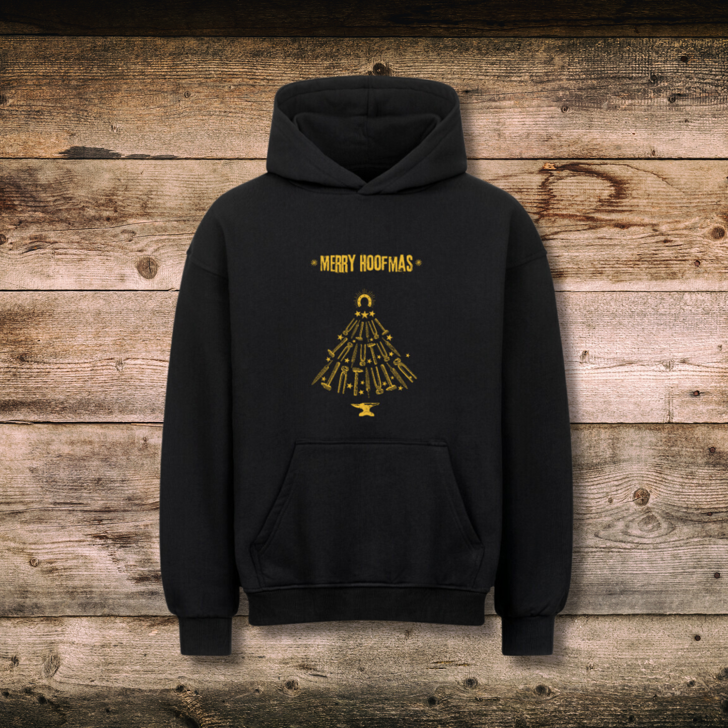 Mockup - Oversized Hoodie MERRY HOOFMAS in Schwarz auf Holz