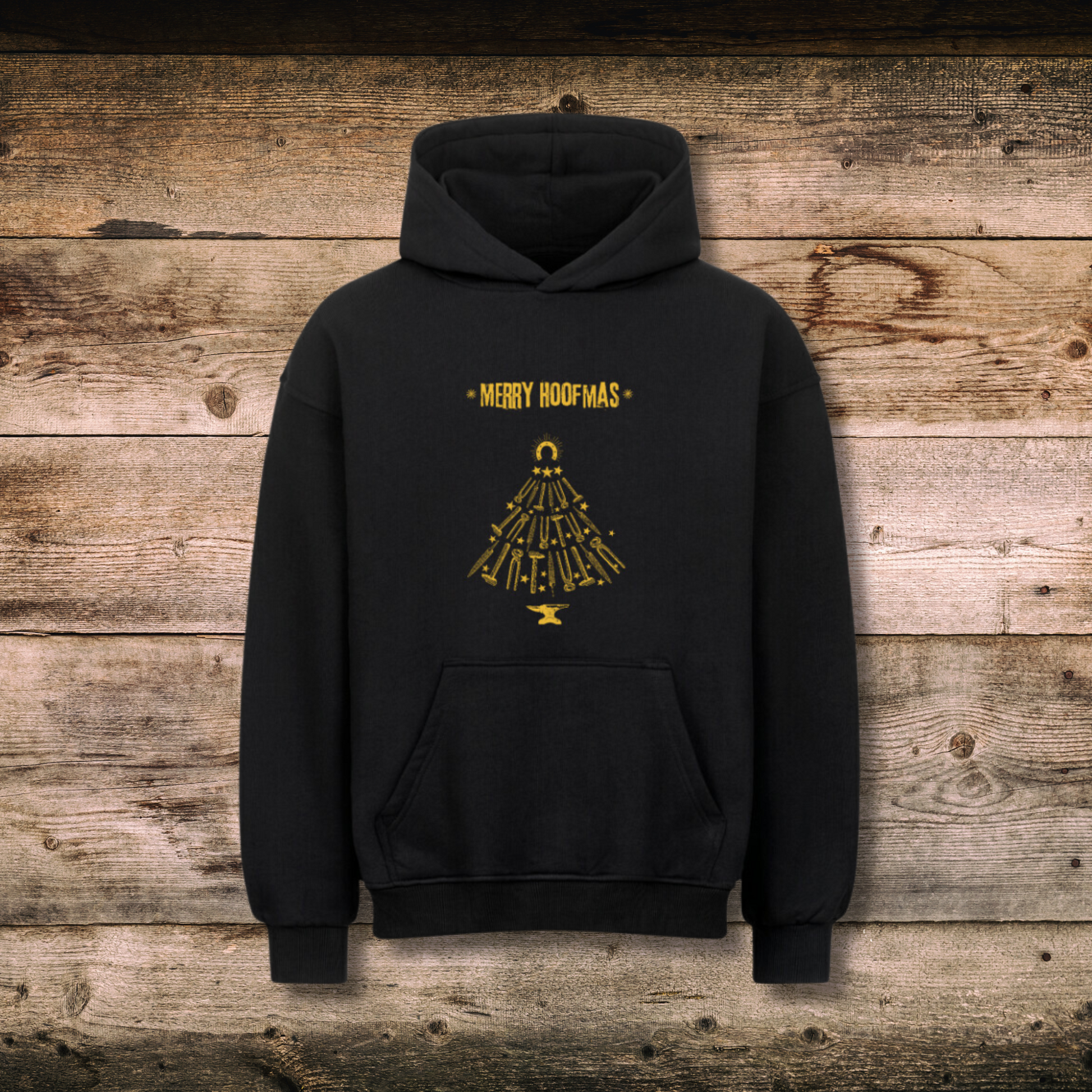 Mockup - Oversized Hoodie MERRY HOOFMAS in Schwarz auf Holz