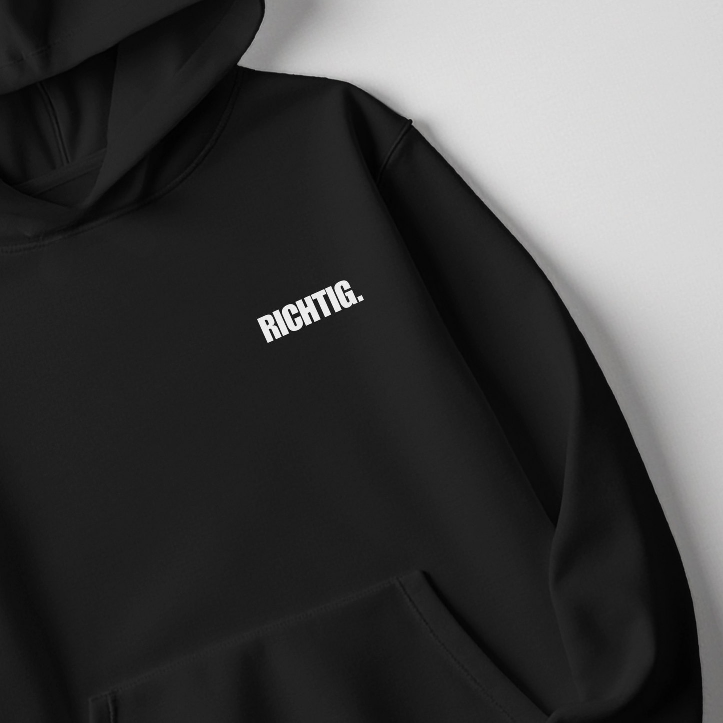 Oversized Premium-Hoodie RICHTIG in Schwarz - vorne