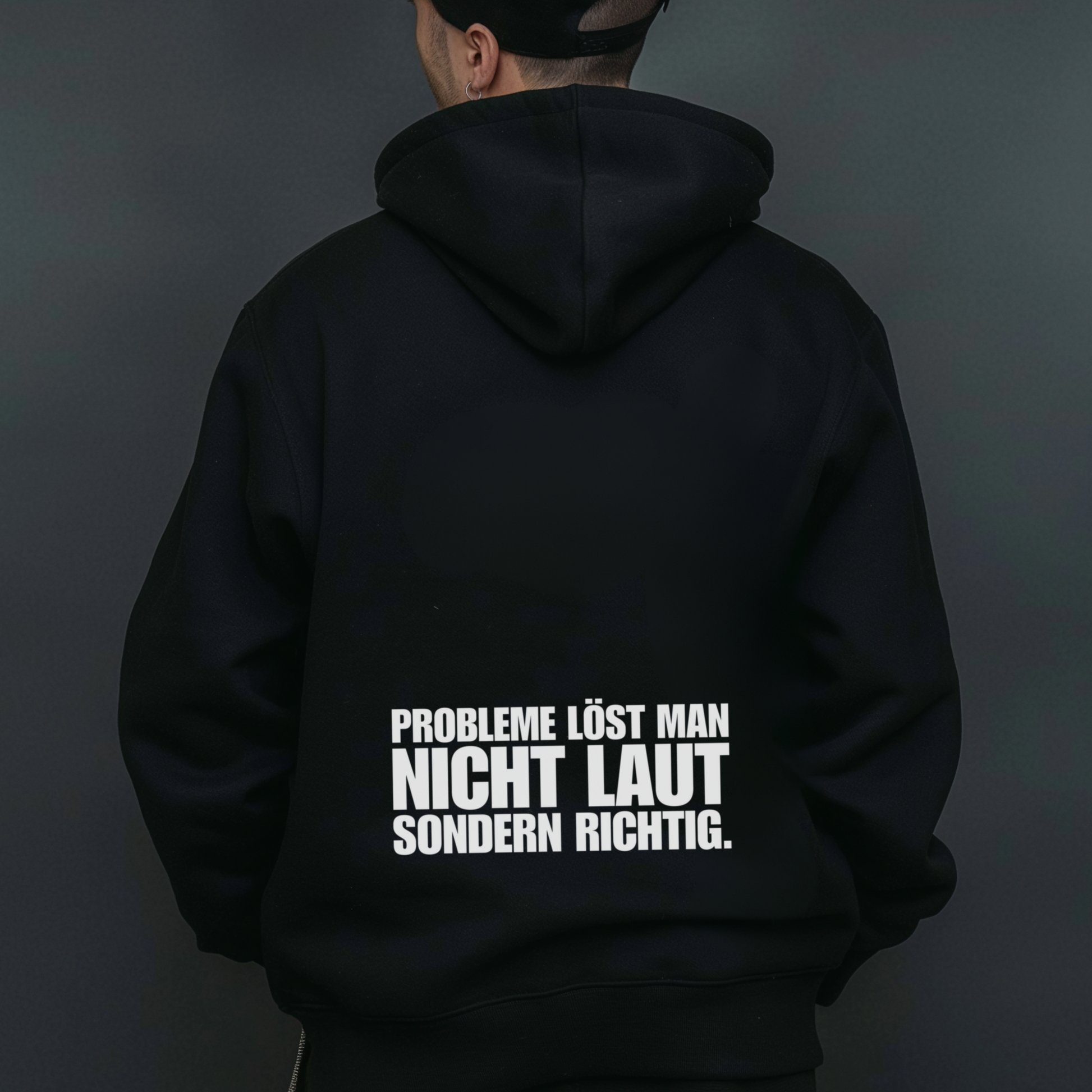 Oversized Premium-Hoodie RICHTIG in Schwarz - Mockup hinten