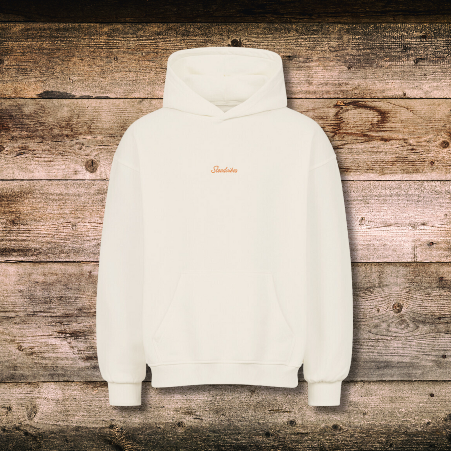 Oversized Damen-Hoodie SADDLE UP BUTTERCUP vorne auf Holz