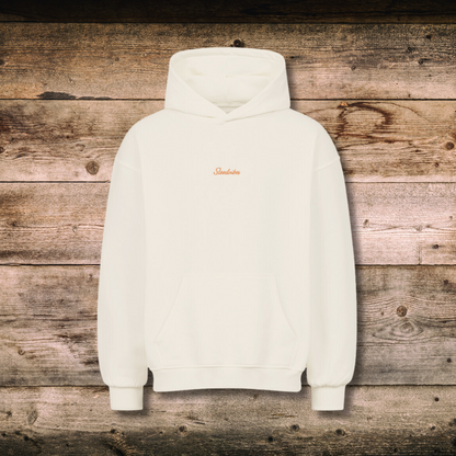 Oversized Damen-Hoodie SADDLE UP BUTTERCUP vorne auf Holz