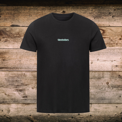 Fitted Herren-Shirt SKILLED LEGEND in Schwarz - vorne auf Holz