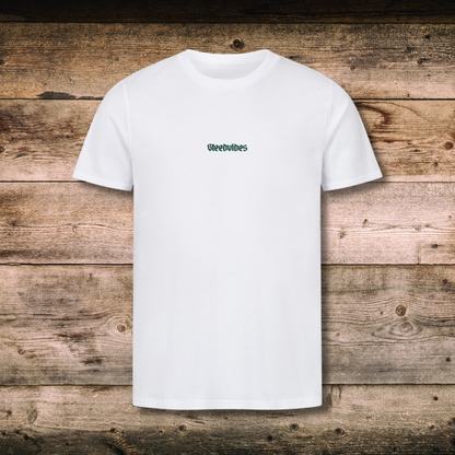Fitted Herren-Shirt SKILLED LEGEND in Weiss - vorne auf Holz